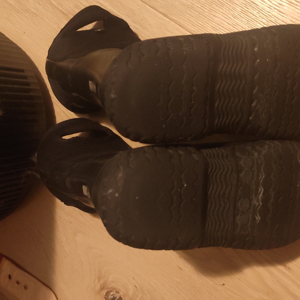 Bogs Kids Black Waterproof Boots Boys size 2 - Picture 4 of 4